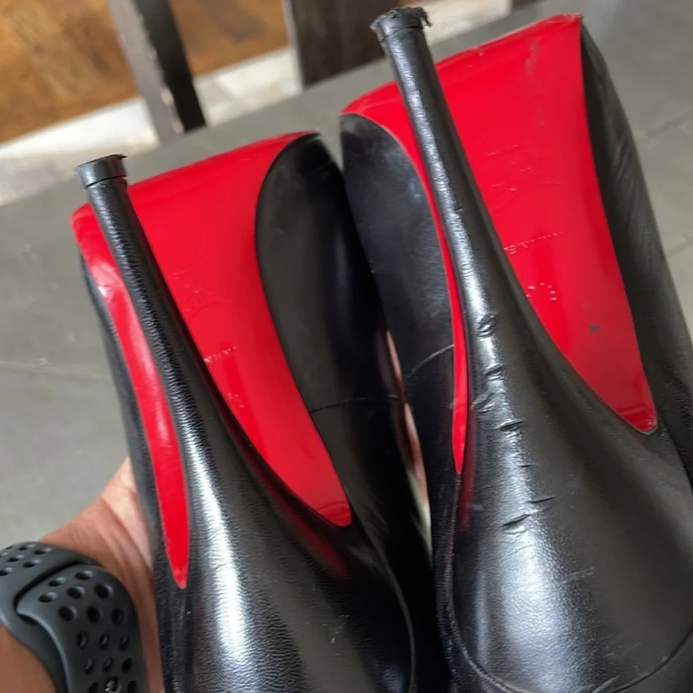 Christian louboutin Preowned black leather peep toe classic pump sz 38.5 120mm